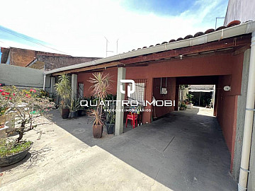 Casa em rua p�blica no bairro Farol�ndia