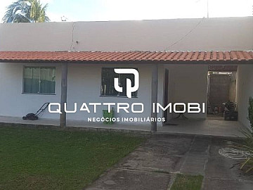 Casa em via p�blica no bairro Aruana